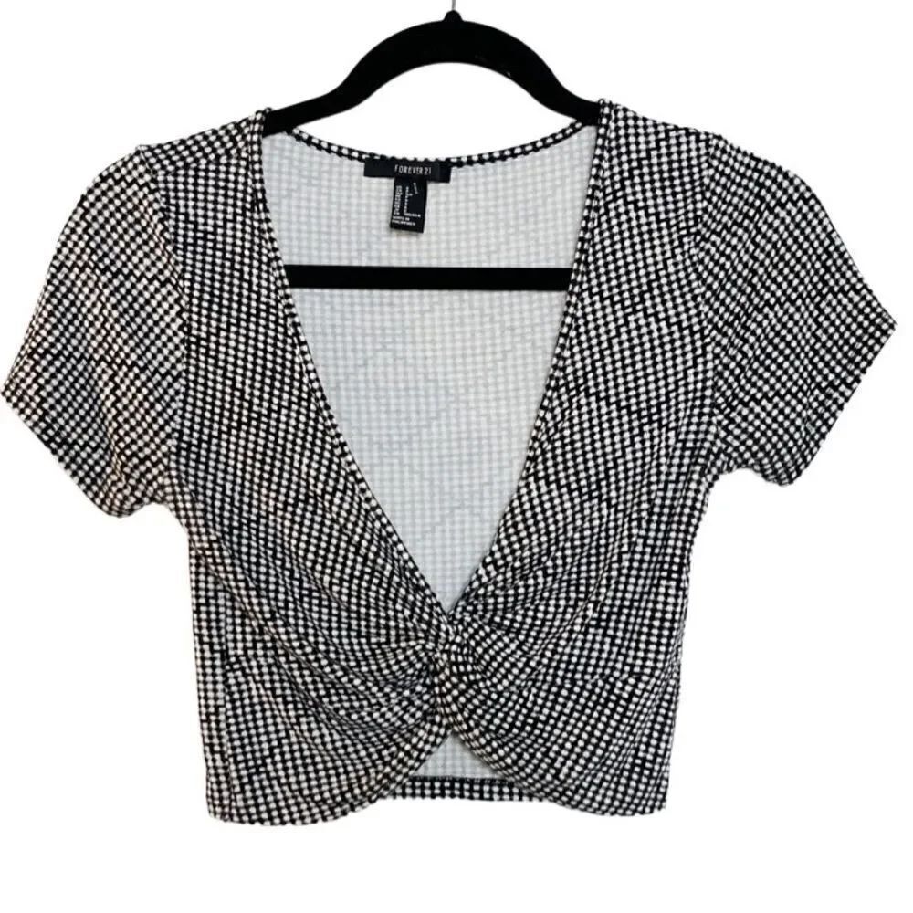 Forever 21 Plunging V Neck Short Sleeve Patterned Top Black and White Small